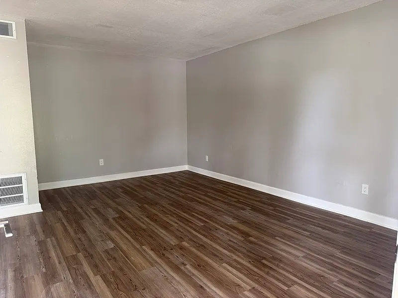 3 bed, 1.5 bath, 1396 sqft, $1,890 — Photo 3