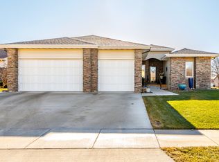 2426 Yorkshire Cir, Ames, IA 50010