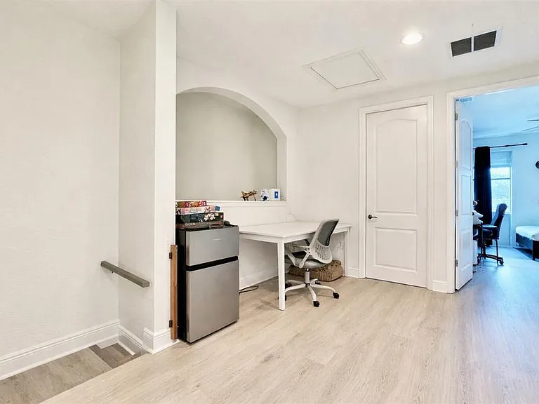 8458 Kelsall Dr — Photo 29