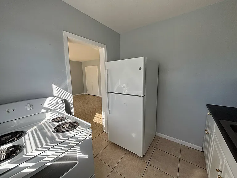 310 Farnol St SW #3 — Photo 7
