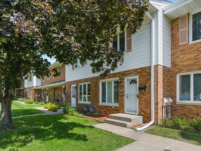 1984 Arkwright St, Saint Paul, MN, 55117