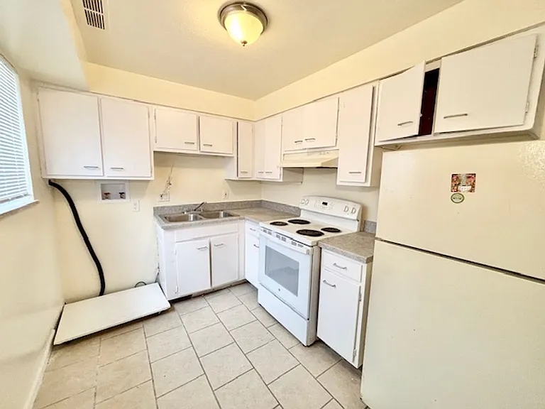 2519 Jellison St — Photo 2