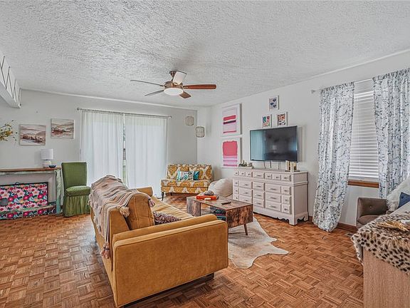 5th image of 1529 Oakwood Dr