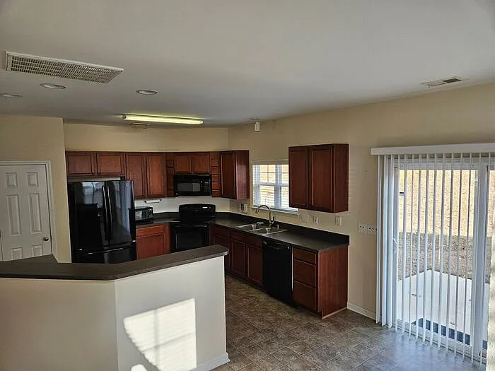 204 Hammock Dr — Photo 6