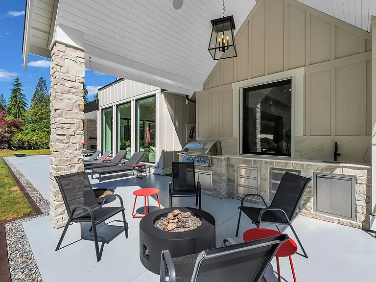 372 Moyne Dr — Photo 37
