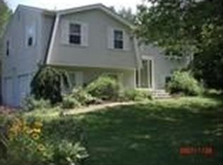 11 Woodhouse, North Branford, CT 06472