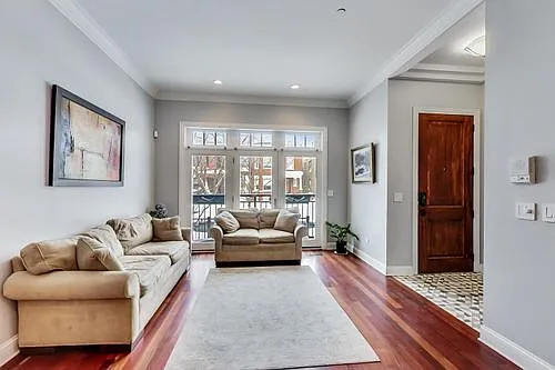 1337 W Roscoe St — Photo 9