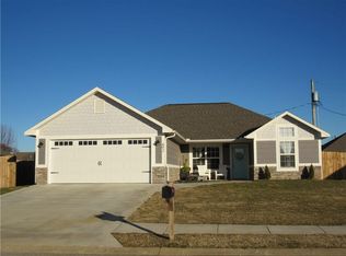 492 White Oak St, Gentry, AR 72734