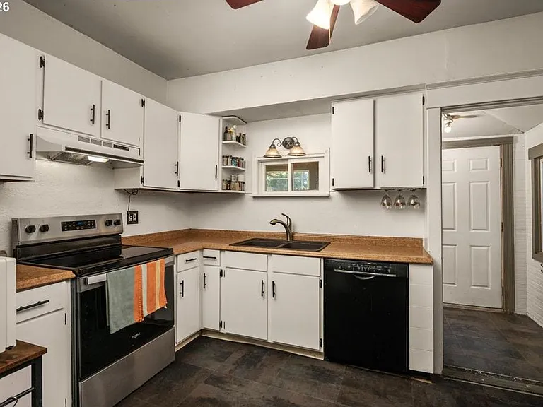 6059 NE Willow St — Photo 10