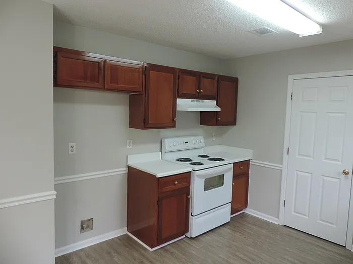 3881 Crest Dr — Photo 5