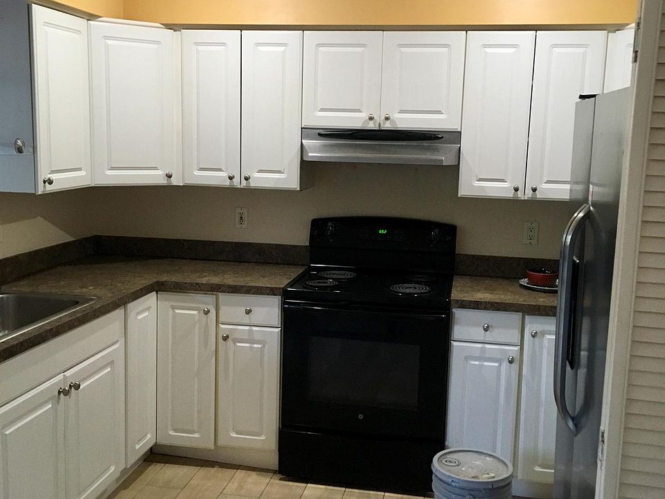 2nd image of 252 Lomond Dr #A