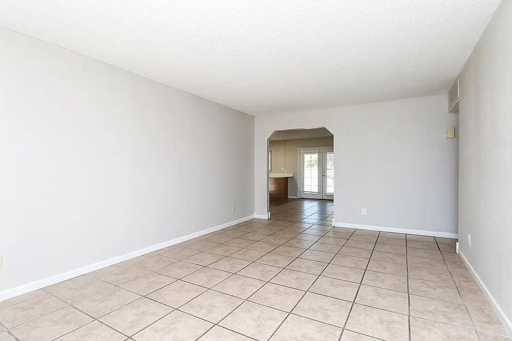 3 bed, 2.0 bath, 1441 sqft, $2,140 — Photo 4