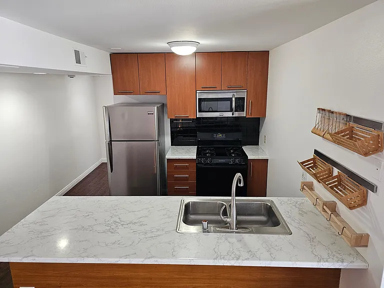 2121 Beloit Ave #312 — Photo 9