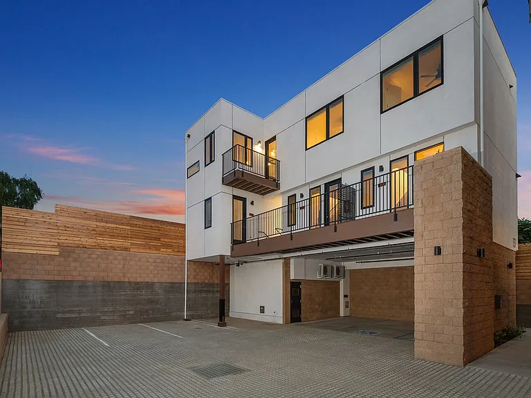 131 National City Blvd #201 — Photo 19