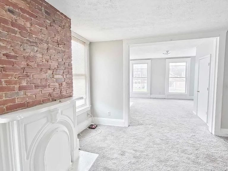 2224 W Jefferson St — Photo 3