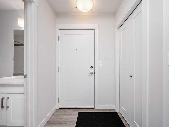 5th image of 30 SW Walgrove Walk SE #202