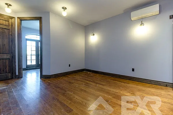 Rented by EXR | media 6