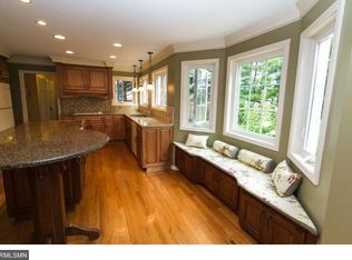 407 Old Farm Rd, Shoreview, MN 55126