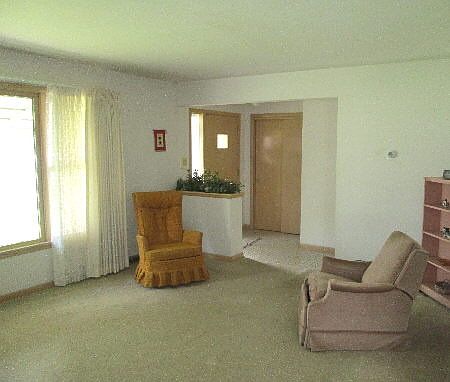 4th image of 16918 Woodlawn East Ave