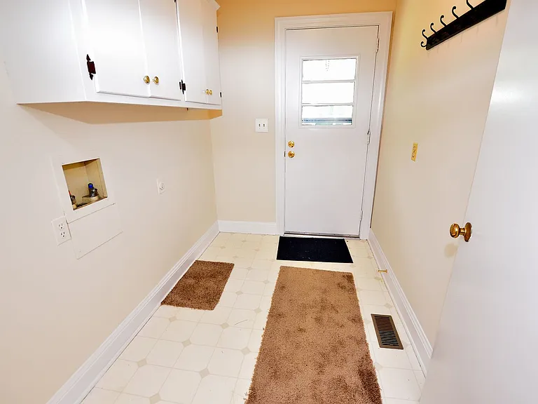 312 Oakdale Rd — Photo 2