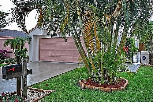 Tropically landscaped private entrance with gate