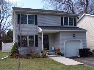 8 Booth Ave, Schenectady, NY 12305