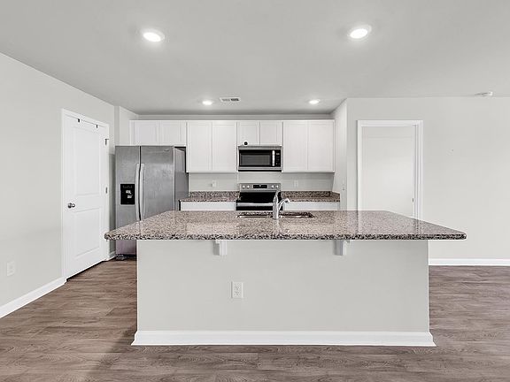 4th image of 193 Country Grove Way