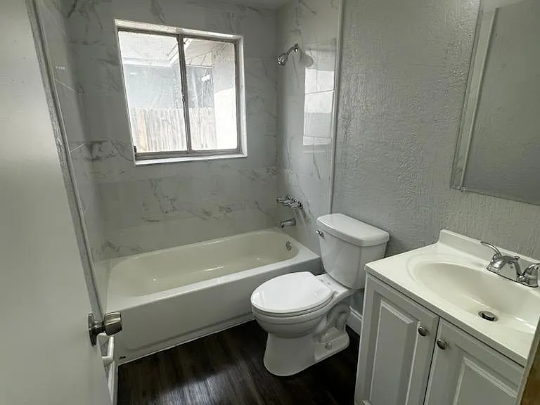 907 W 35th Ave #B — Photo 11
