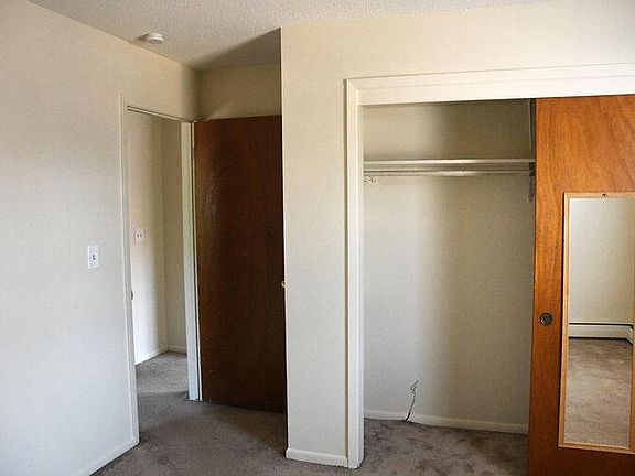 2nd image of 206 NW State St #6
