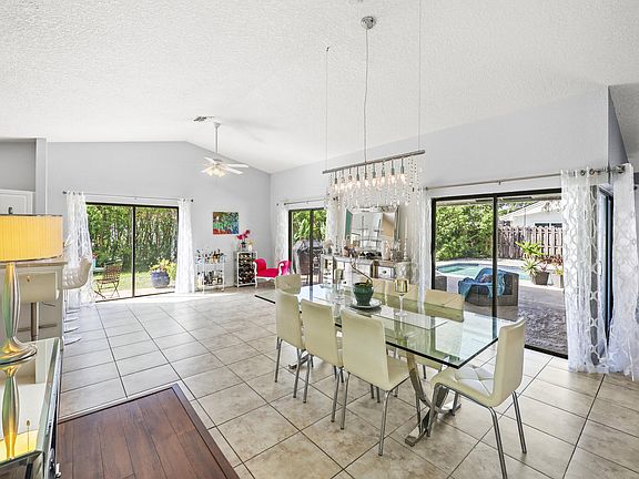 4th image of 21059 Rustlewood Avenue