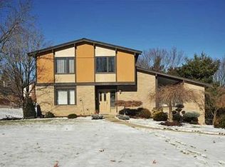 1273 Plantation Dr, Bethel Park, PA 15102