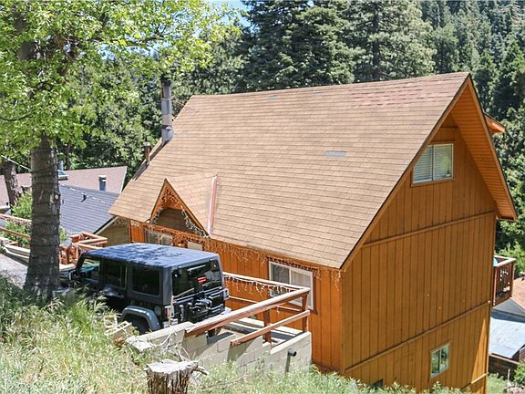 3rd image of 807 Virginia Ct