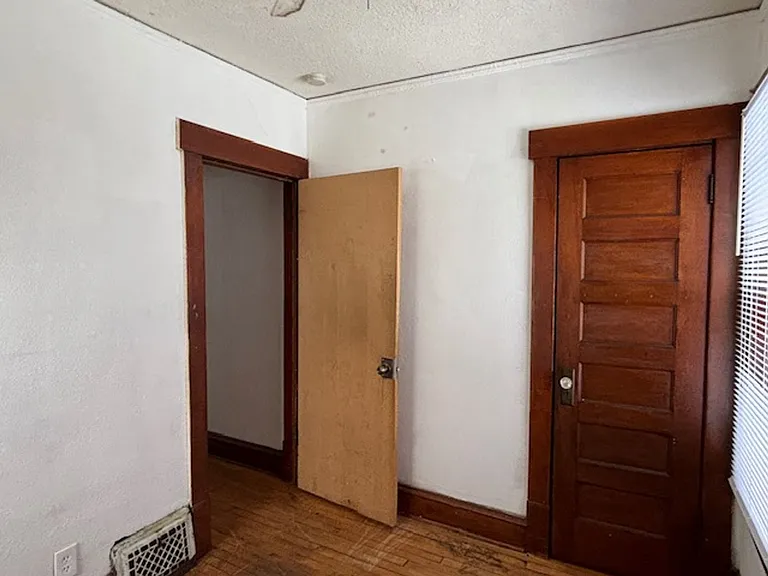 1074 5th St E — Photo 21