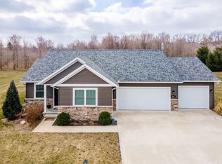 1877 E Boulder Dr, Warsaw, IN 46582
