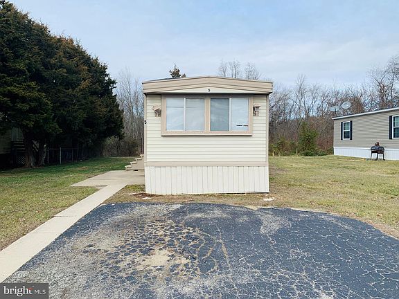 3rd image of 1976 N East Ave Unit 5