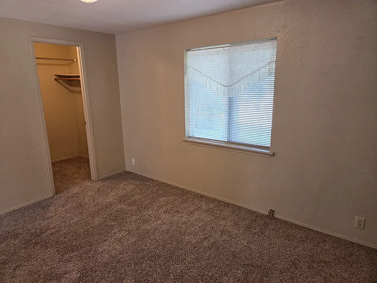10700 NE Stevenson Rd — Photo 16