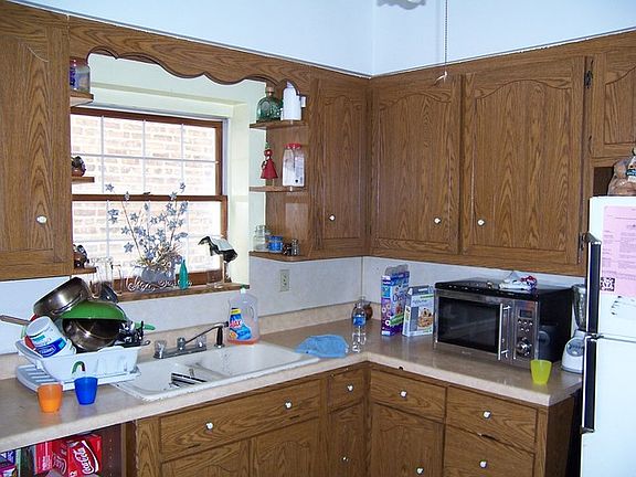 4th image of 1833 S Elmwood Ave