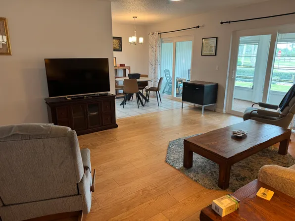 447 Gloucester Blvd, Sun City Center, FL 33573