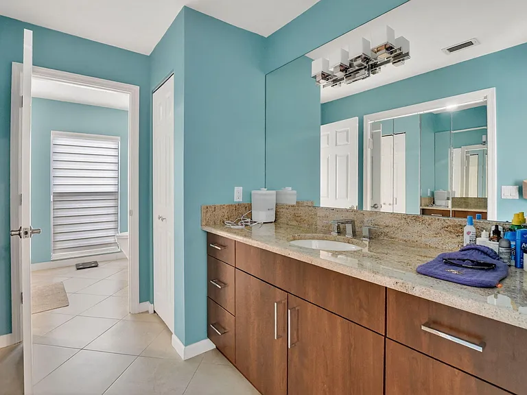 10065 Camelback Ln — Photo 19