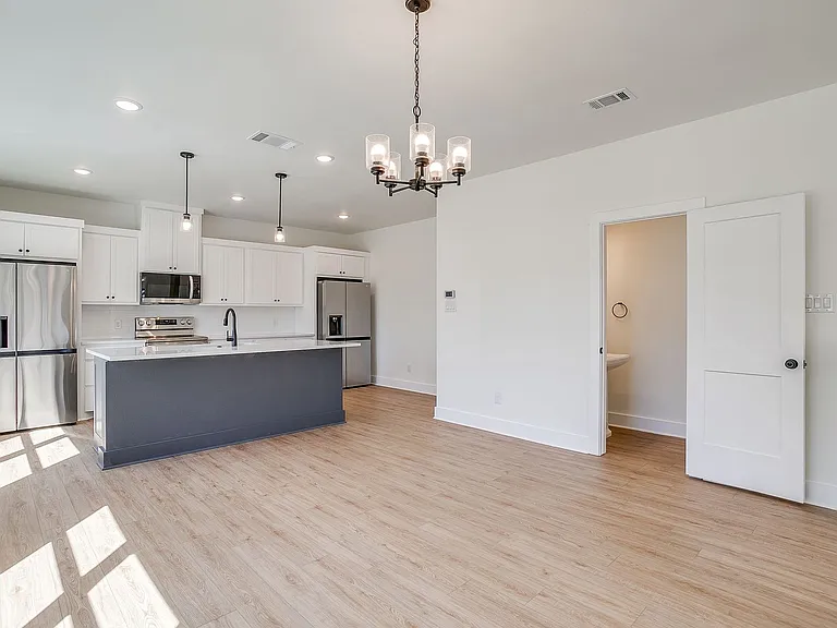 2320 Benbrook Blvd — Photo 20