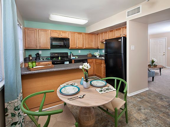 Maple Kitchen and Dining