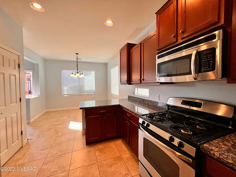 9859 N Crook Ln — Photo 5
