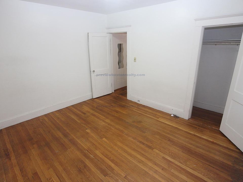 2nd image of 15 Scottfield Rd #X9