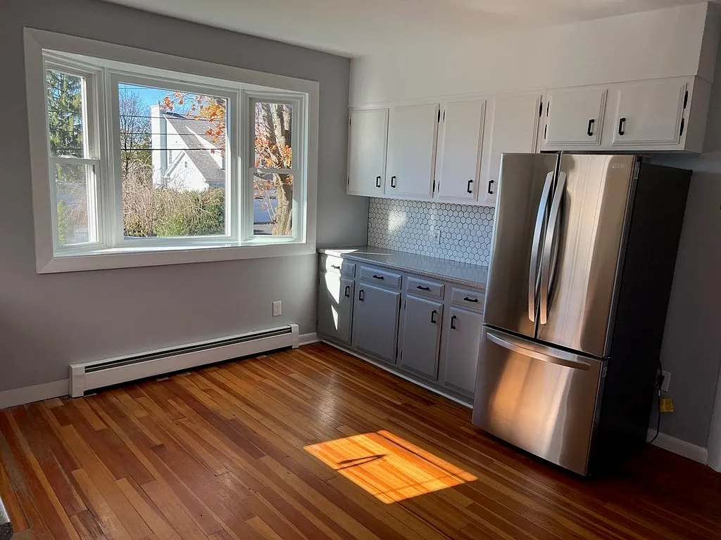 3 bed, 2010 sqft, $4,500 — Photo 4