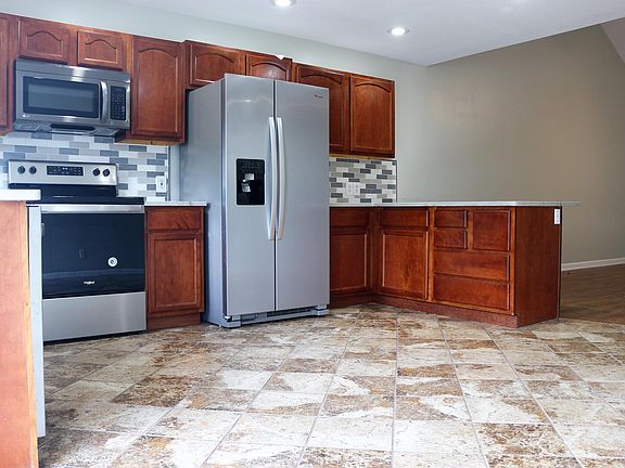 5th image of 1021 Silver Creek Ln