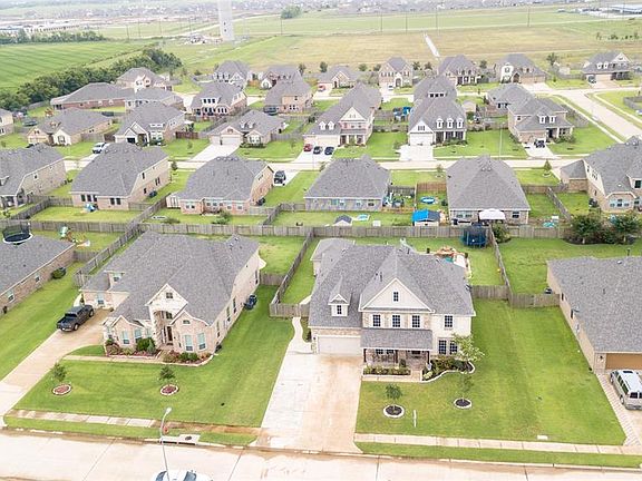 2nd image of 4110 Broadmoor Dr