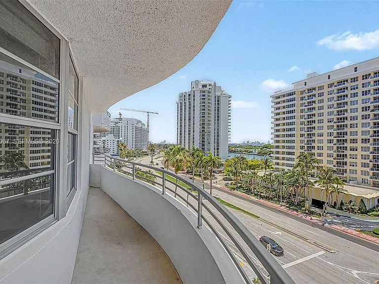 5555 Collins Ave #7B — Photo 19