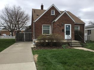 8424 Harding Ave, Center Line, MI 48015