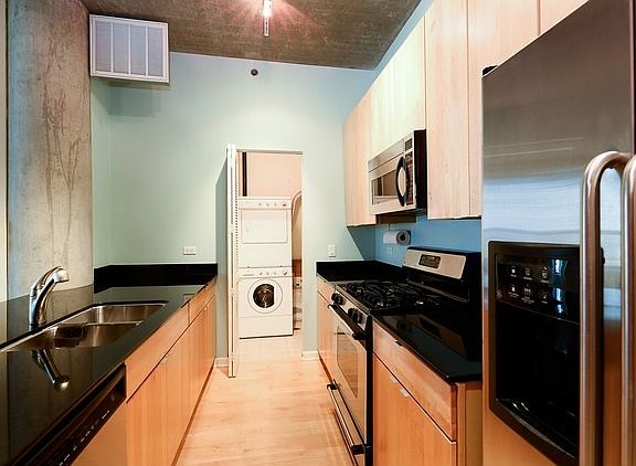 4th image of 125 E 13th St Unit 915