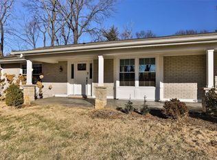 3 Stoney Brook Ln, Saint Louis, MO 63124